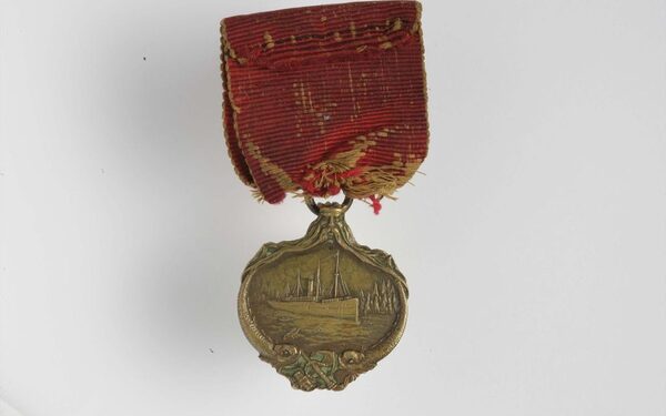 Medalja dodijeljena posadi broda „Carpathia