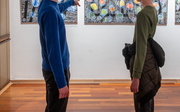 Otvorena je izložba ”Koherencija u Kristocentričnom svemiru” Ane Guberine 42