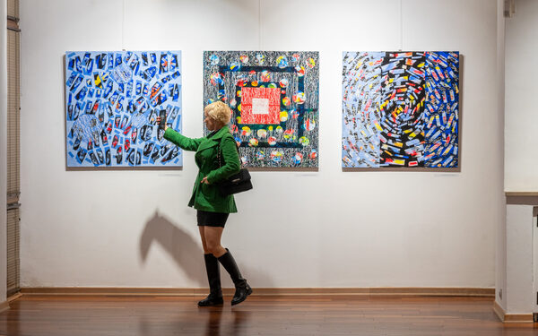 Otvorena je izložba ”Koherencija u Kristocentričnom svemiru” Ane Guberine 43