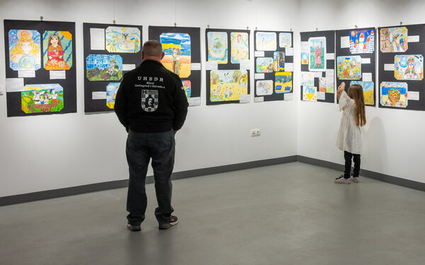 Otvorena izložba „Boje rata i nade: crteži ranjenog djetinjstva“ 16