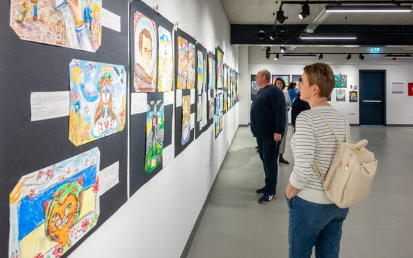 Otvorena izložba „Boje rata i nade: crteži ranjenog djetinjstva“ 21