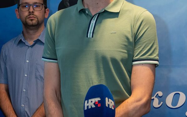 Predstavljena izložba Čuvari hrvatskog neba: 35 godina Hrvatskog ratnog zrakoplovstva 2