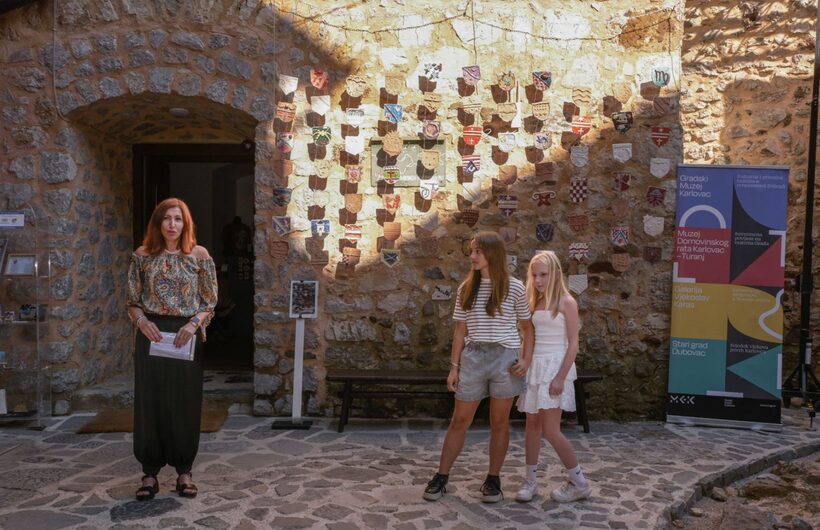 Izložba „Heraldika grada“ učenika Osnovne škole Grabrik